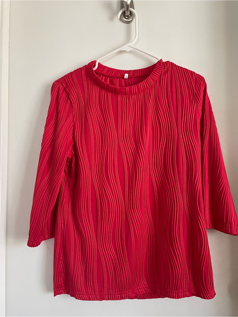 Women’s Textured Wave Red Blouse with Crew Neck